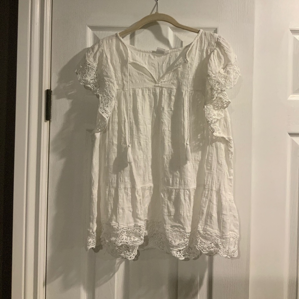 NWOT light gauzey lace GAP shirt